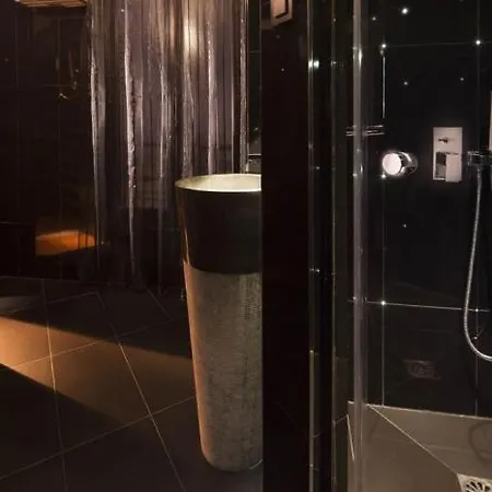 New République 4* Paris