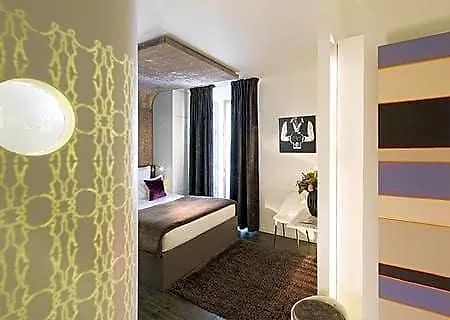 New Republique Hotel