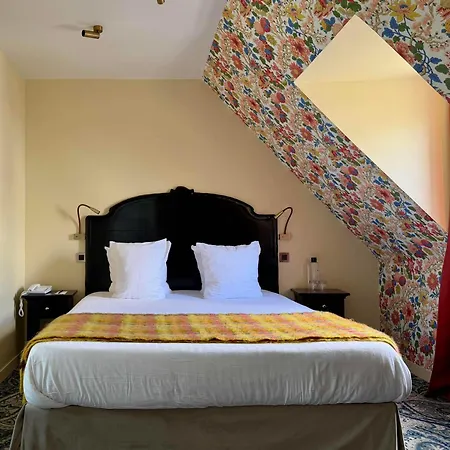 New Republique Hotel 4*