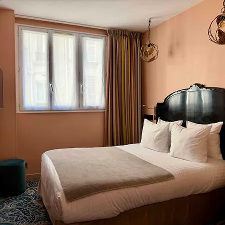 New Republique Hotel