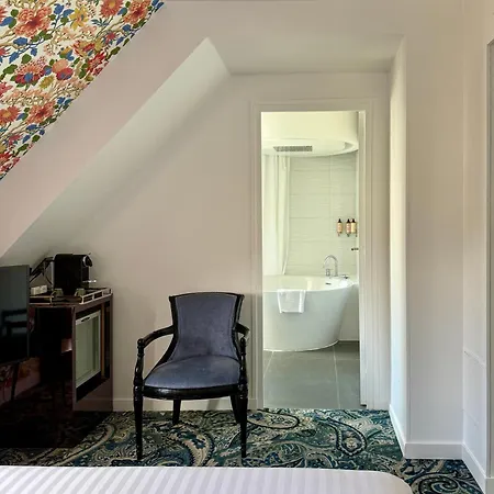 New Republique Hotel