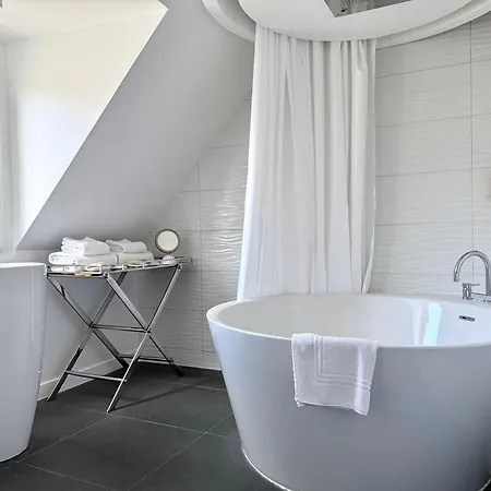 Hotel New Republique 4*