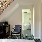 New Republique Hotel